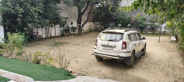 Parking in 2 BHK Apartment at Khurram Nagar – for Rent