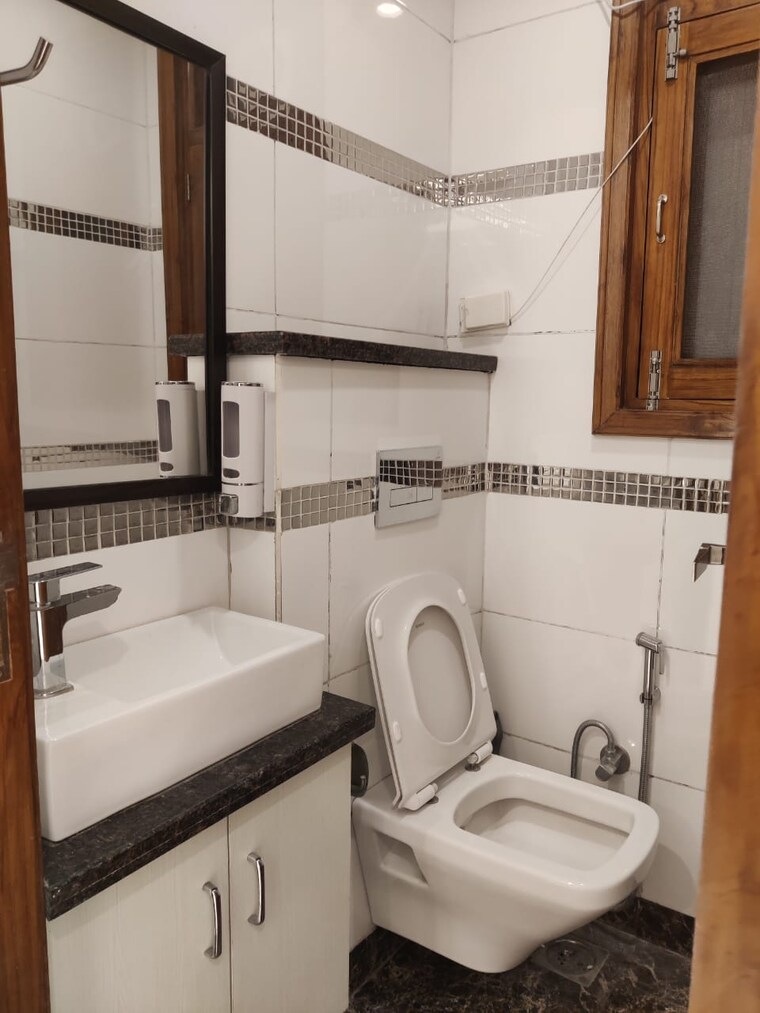 Bathroom, greenwood-city 3 Bedroom 2200 Sq.Ft. Builder Floor In Sector 40 Gurgaon 9489589