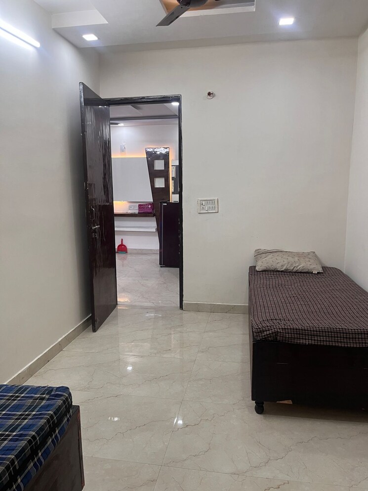 Room, rohini sector 16 1 Bedroom 700 Sq.Ft. Builder Floor In Rohini Sector 16 Delhi 9489596