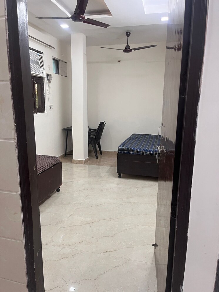 Room, rohini sector 16 1 Bedroom 700 Sq.Ft. Builder Floor In Rohini Sector 16 Delhi 9489596