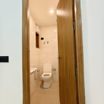 Bathroom in 1 BHK Builder Floor at Saket – for Rent