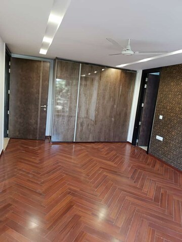 Bedroom in 4 BHK Builder Floor at Unitech South City 1, South City 1 – for Rent