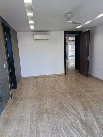 Room in 4 BHK Builder Floor at Unitech South City 1, South City 1 – for Rent