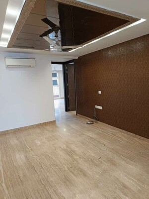 Room in 4 BHK Builder Floor at Unitech South City 1, South City 1 – for Rent