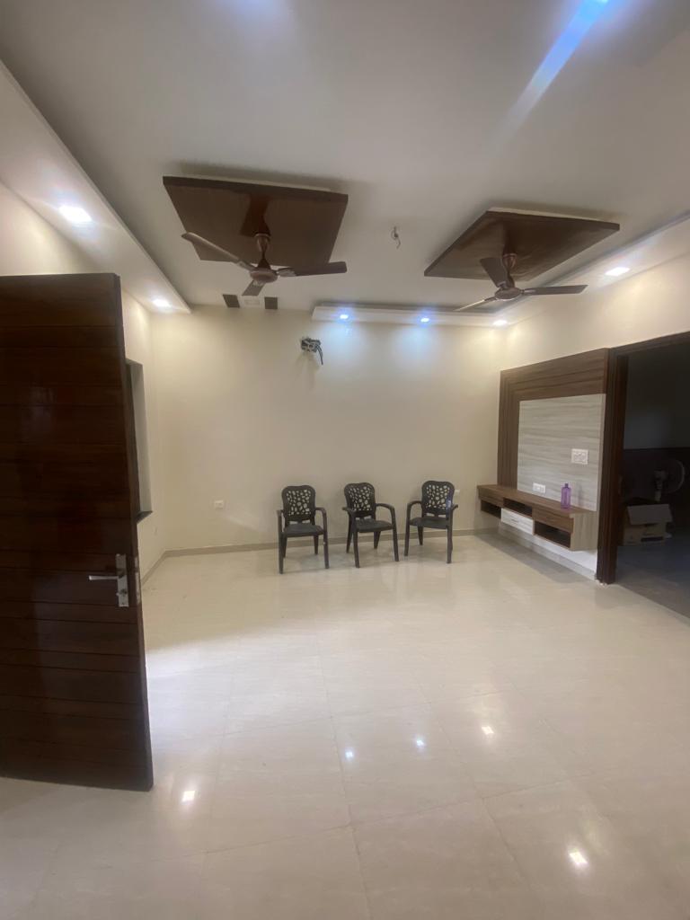 Room, gms road 4 Bedroom 125 Sq.Yd. Independent House In Gms Road Dehradun 9489854