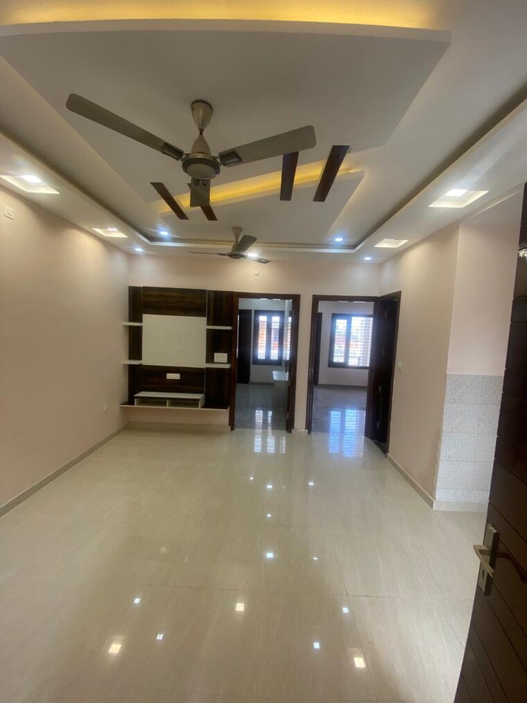 Room, gms road 4 Bedroom 125 Sq.Yd. Independent House In Gms Road Dehradun 9489854