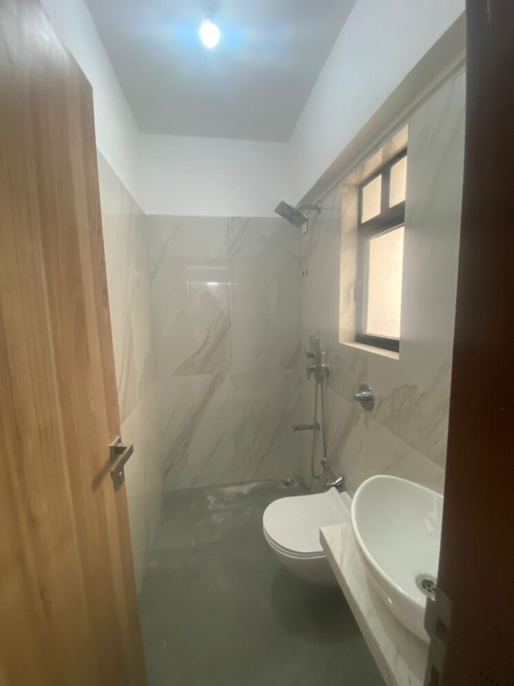 Bathroom, gurunam-royal-diamond-chs 2 Bedroom 521 Sq.Ft. Apartment In Santacruz East Mumbai 9489869
