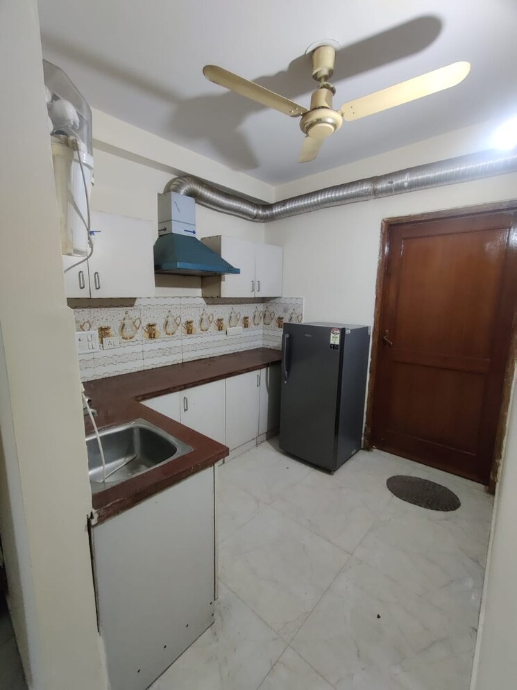 Kitchen, safdarjung enclave 3 Bedroom 200 Sq.Yd. Builder Floor In Safdarjung Enclave Delhi 9489853