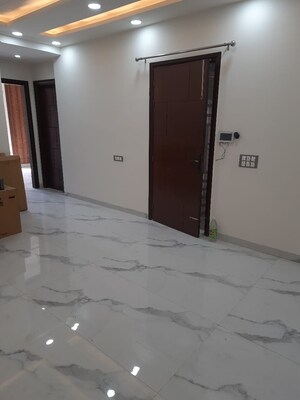 Room in 3 BHK Builder Floor at Unitech South City 1, South City 1 – for Rent