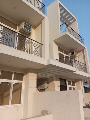 3 BHK Villa – Exterior View View at Amrapali Dream Valley, Tech Zone 4 Greater Noida - for Sale