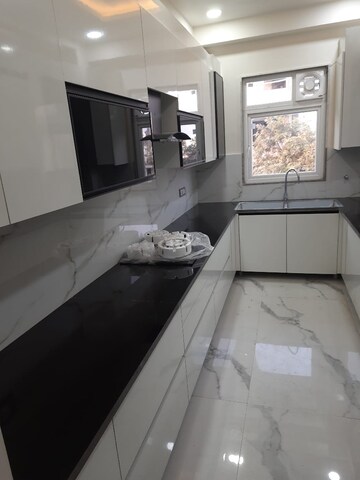 Kitchen in 3 BHK Builder Floor at Unitech South City 1, South City 1 – for Rent