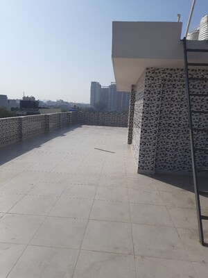 Balcony in 3 BHK Builder Floor at Unitech South City 1, South City 1 – for Rent