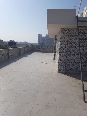Balcony in 3 BHK Builder Floor at Unitech South City 1, South City 1 – for Rent