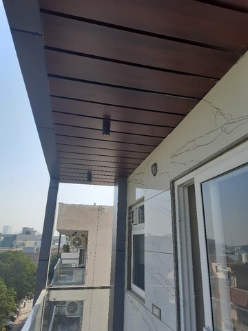 Building Lobby in 3 BHK Builder Floor at Unitech South City 1, South City 1 – for Rent