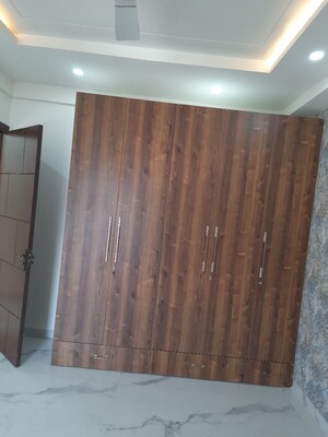 Building Lobby in 3 BHK Builder Floor at Unitech South City 1, South City 1 – for Rent