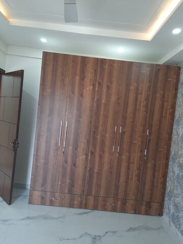 Building Lobby in 3 BHK Builder Floor at Unitech South City 1, South City 1 – for Rent