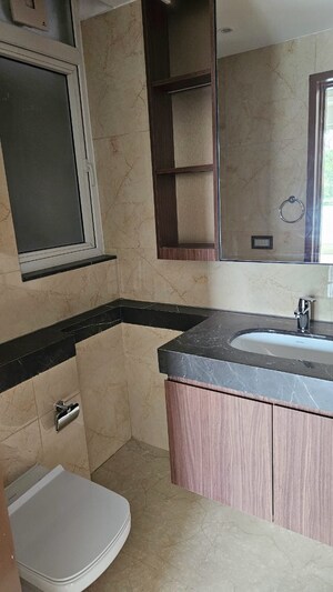 Bathroom in 4 BHK Builder Floor at DLF Building 10, Dlf Phase ii – for Rent