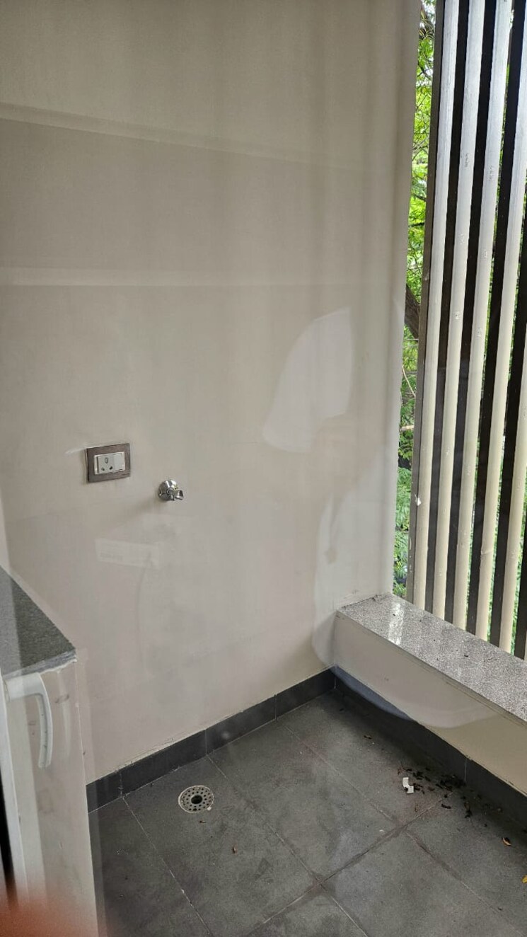 Balcony, dlf-building-10 4 Bedroom 300 Sq.Yd. Builder Floor In Dlf Phase ii Gurgaon 9489905