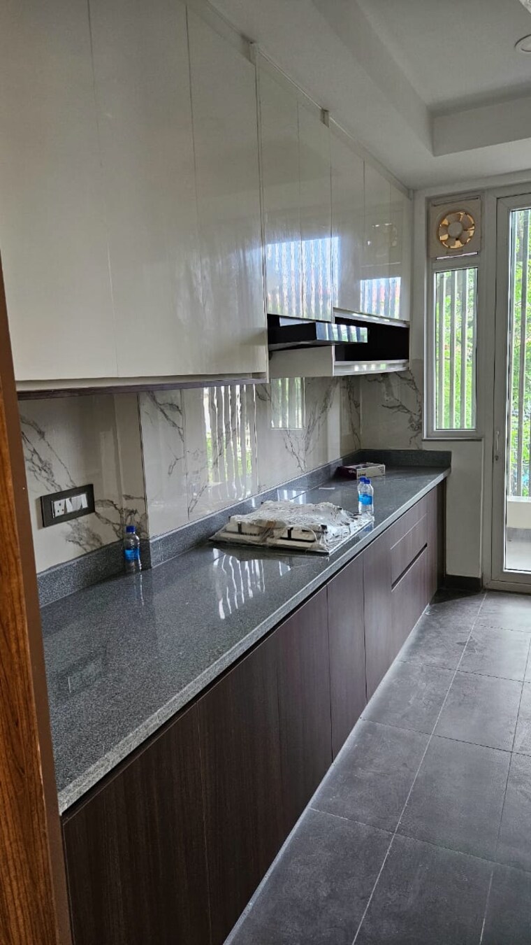 Kitchen, dlf-building-10 4 Bedroom 300 Sq.Yd. Builder Floor In Dlf Phase ii Gurgaon 9489905