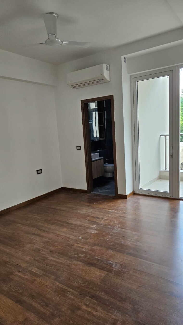 Room, dlf-building-10 4 Bedroom 300 Sq.Yd. Builder Floor In Dlf Phase ii Gurgaon 9489905