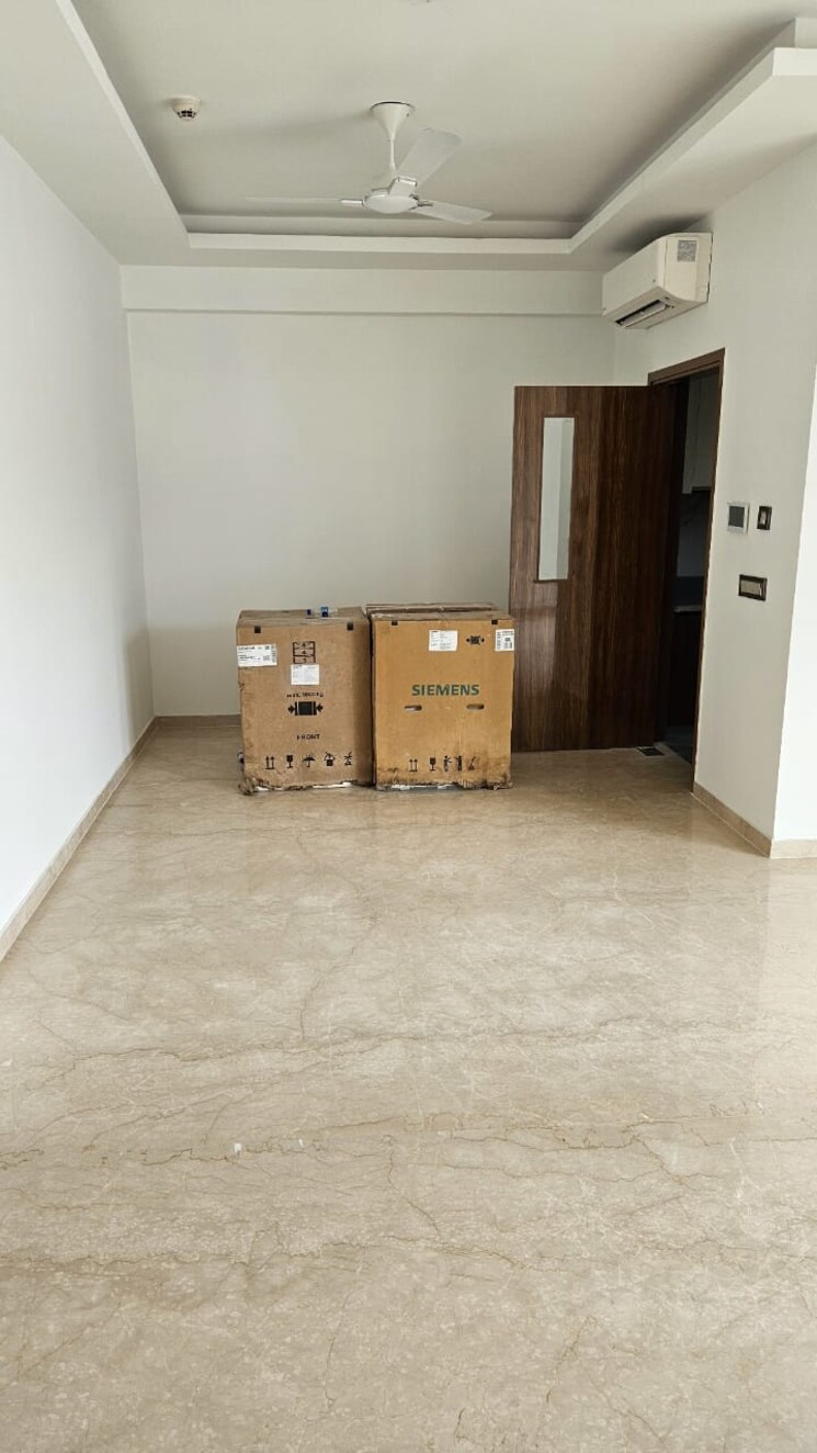 Room, dlf-building-10 4 Bedroom 300 Sq.Yd. Builder Floor In Dlf Phase ii Gurgaon 9489905