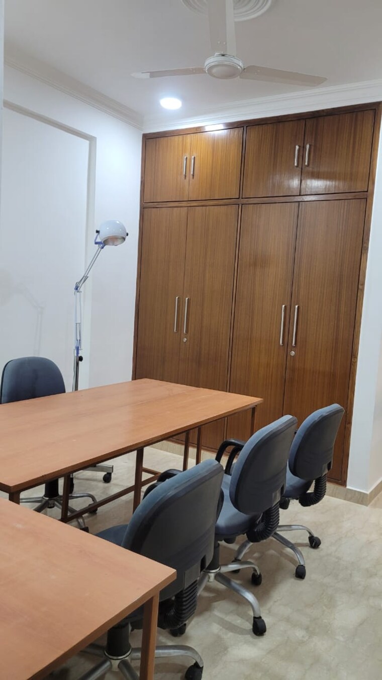 undefined, safdarjung enclave 4 Bedroom 250 Sq.Yd. Builder Floor In Safdarjung Enclave Delhi 9489888