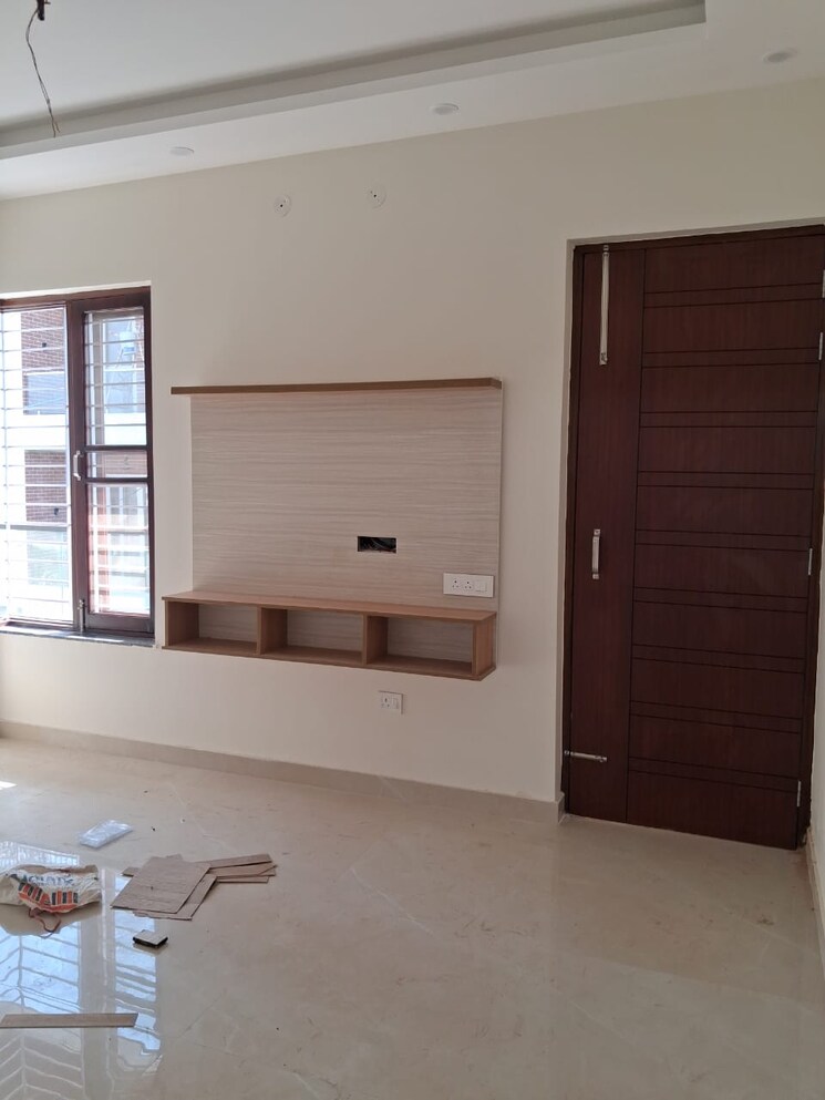 Room, shimla bypass road 3 Bedroom 132 Sq.Yd. Independent House In Shimla Bypass Road Dehradun 9489976