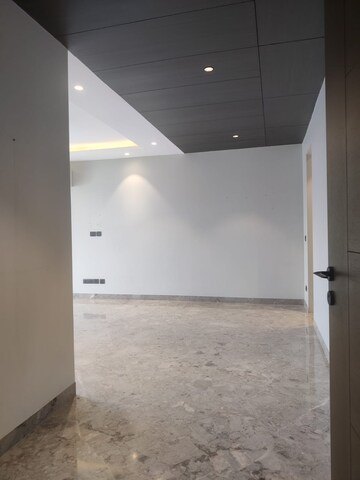 Room in 4 BHK Builder Floor at Unitech South City 1, South City 1 – for Rent