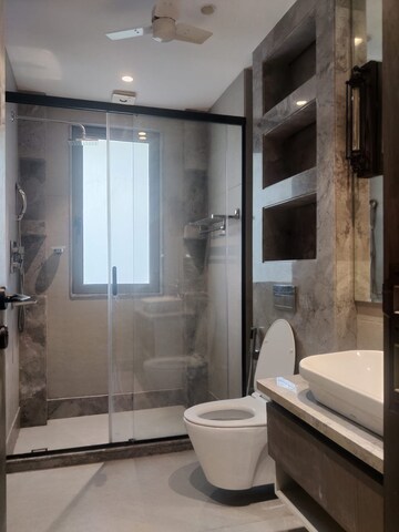 Attached Bathroom in 4 BHK Builder Floor at Unitech South City 1, South City 1 – for Rent