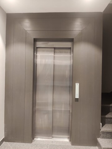 Building Lobby in 4 BHK Builder Floor at Unitech South City 1, South City 1 – for Rent