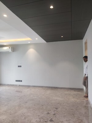 Room in 4 BHK Builder Floor at Unitech South City 1, South City 1 – for Rent