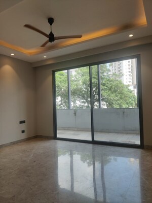 Room in 4 BHK Builder Floor at Unitech South City 1, South City 1 – for Rent