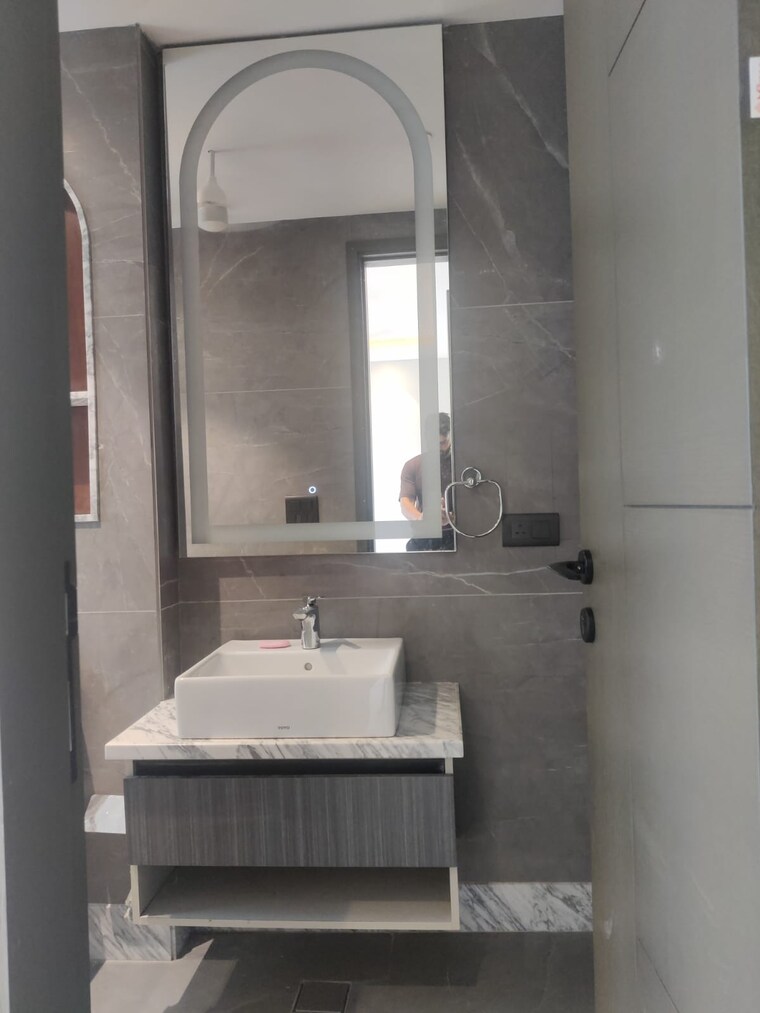 Bathroom, unitech-south-city-1 4 Bedroom 4518 Sq.Ft. Builder Floor In South City 1 Gurgaon 9490096