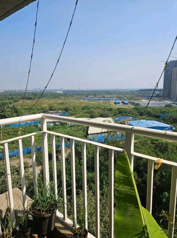 2 BHK Apartment For Rent in Lodha Amara, Kolshet Road