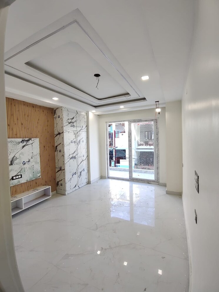 Room, gms road 3 Bedroom 2100 Sq.Ft. Builder Floor In Gms Road Dehradun 9490216