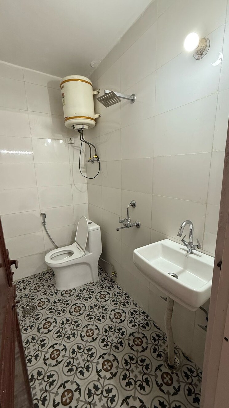 Bathroom, saket 2.5 Bedroom 1350 Sq.Ft. Builder Floor In Saket Delhi 9490224