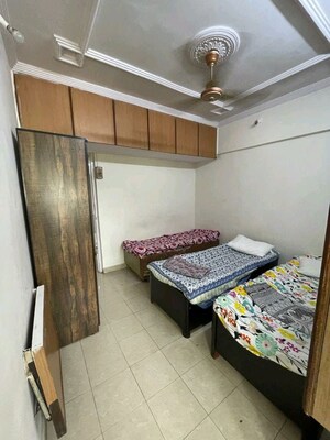 Bedroom in 2 BHK Apartment at Madhav Kunj Apartment, Vile Parle West – for Rent