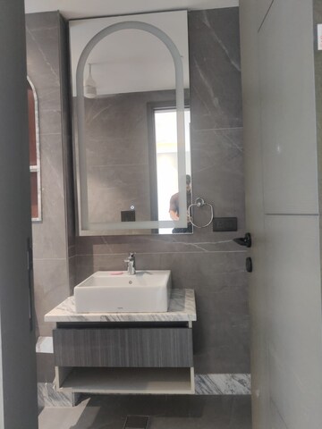 Attached Bathroom in 4 BHK Builder Floor at Unitech South City 1, South City 1 – for Sale
