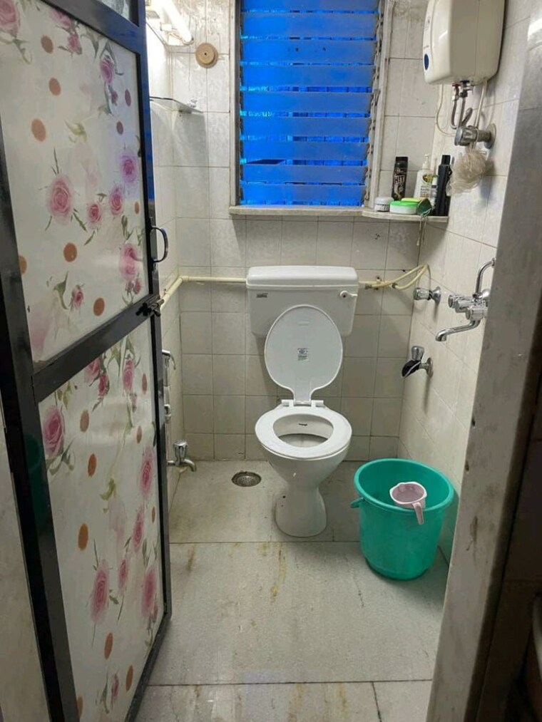 Bathroom, madhav-kunj-apartment 2 Bedroom 900 Sq.Ft. Apartment In Vile Parle West Mumbai 9458485