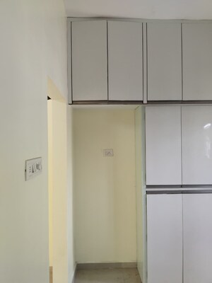 Furnished Amenities in 3 BHK Apartment at Shankar Nagar – for Rent