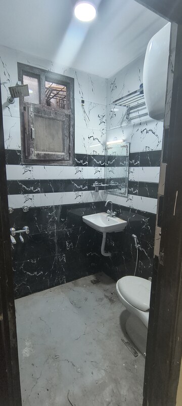 Parking in 2 BHK Builder Floor at Panchsheel Vihar – for Rent