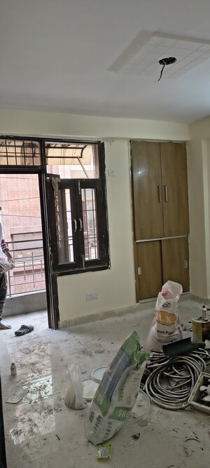 Furnished Amenities in 2 BHK Builder Floor at Panchsheel Vihar – for Rent