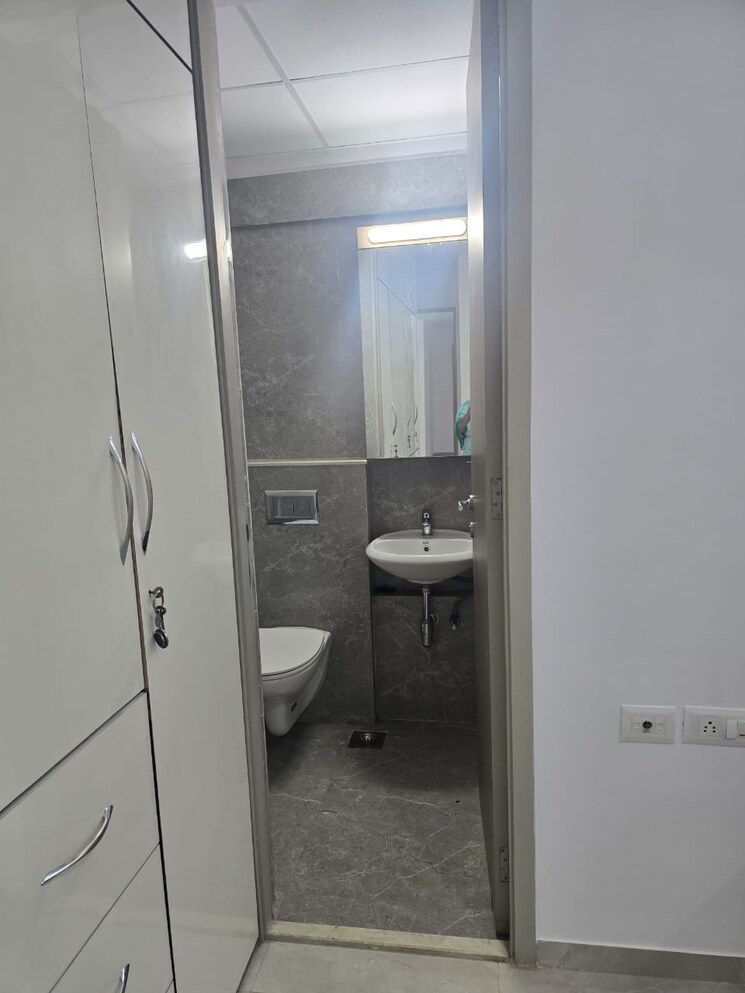 Bathroom, sheth-vasant-blossom 2 Bedroom 706 Sq.Ft. Apartment In Marol Mumbai 9490339