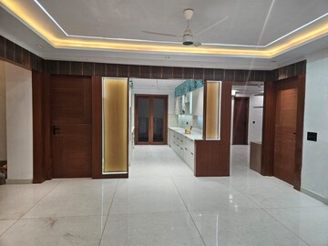 Building Lobby in 3.5 BHK Builder Floor at Shalimar Garden – for Sale