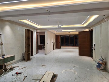 Parking in 3.5 BHK Builder Floor at Shalimar Garden – for Sale