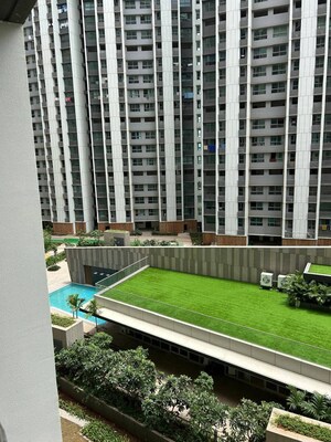 2 BHK Apartment – Entrance View at Kalpataru Immensa, Kolshet Road - for Rent