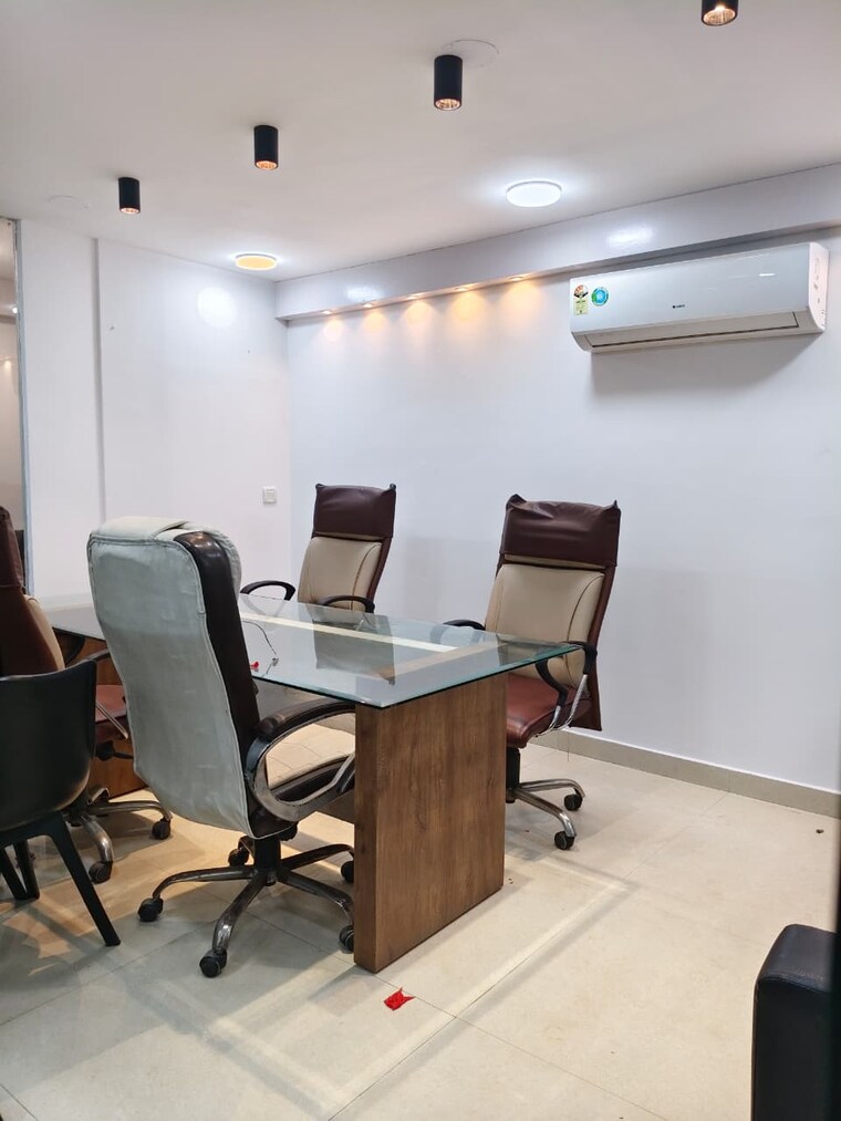 Team Area, sector 63 Commercial Office Space 610 Sq.Ft. In Sector 63 Noida 9490329