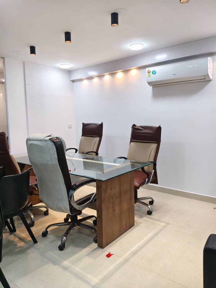 Team Area, sector 63 Commercial Office Space 610 Sq.Ft. In Sector 63 Noida 9490329