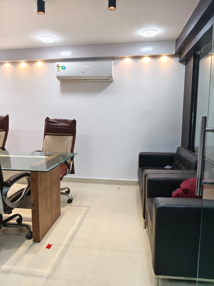 Team Area, sector 63 Commercial Office Space 610 Sq.Ft. In Sector 63 Noida 9490329