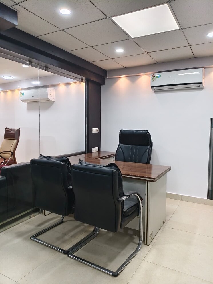 Team Area, sector 63 Commercial Office Space 610 Sq.Ft. In Sector 63 Noida 9490329